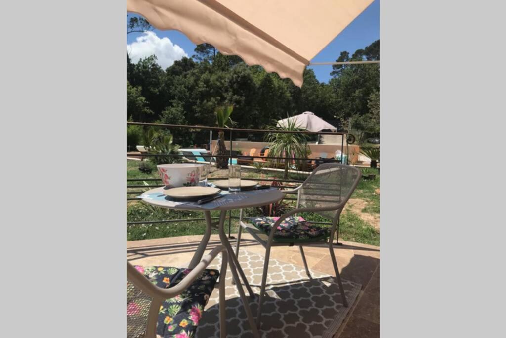 Logement Attenant A Une Villa T2 Avec Terrasse . Besse-sur-Issole Exterior photo