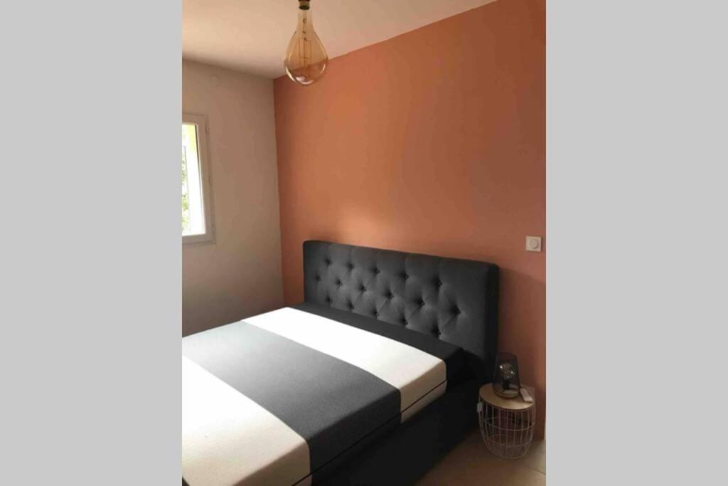 Logement Attenant A Une Villa T2 Avec Terrasse . Besse-sur-Issole Exterior photo